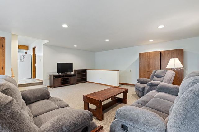 223 W Rotherwood Street, Ivanhoe, MN 56142