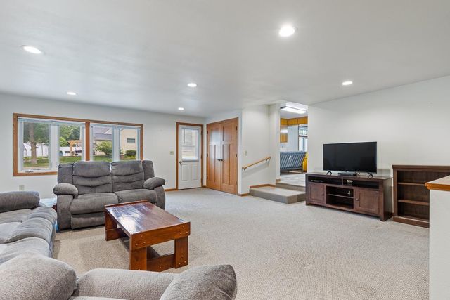 223 W Rotherwood Street, Ivanhoe, MN 56142