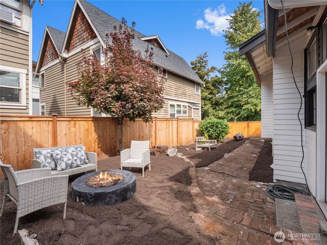 9701 Roosevelt Way NE, Seattle, WA 98115