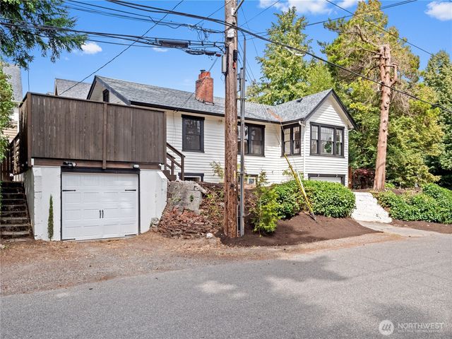 9701 Roosevelt Way NE, Seattle, WA 98115