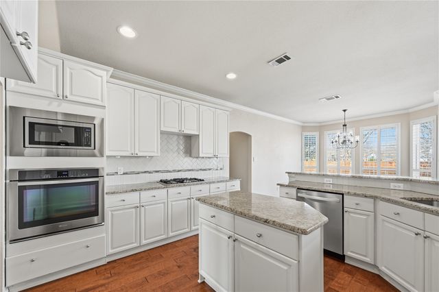 303 Chestnut Cove Circle, Southlake, TX 76092