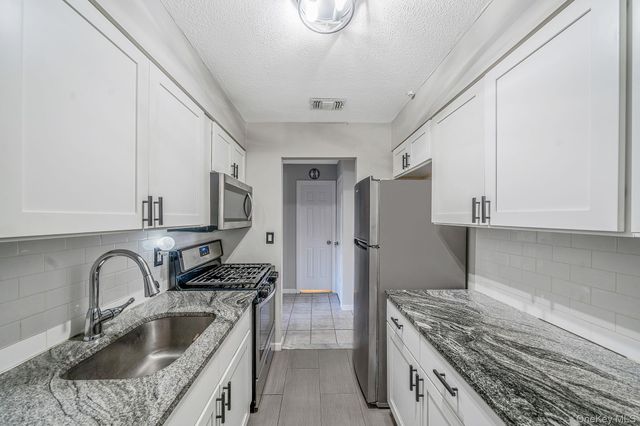 201 Lake Pointe Circle 201, Middle Island, NY 11953