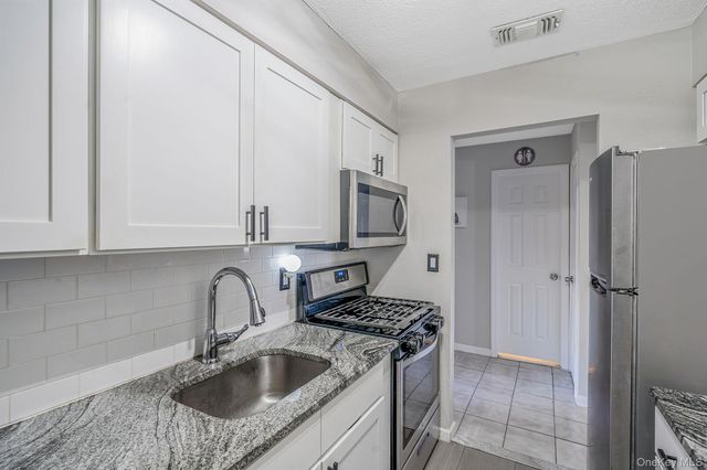 201 Lake Pointe Circle 201, Middle Island, NY 11953