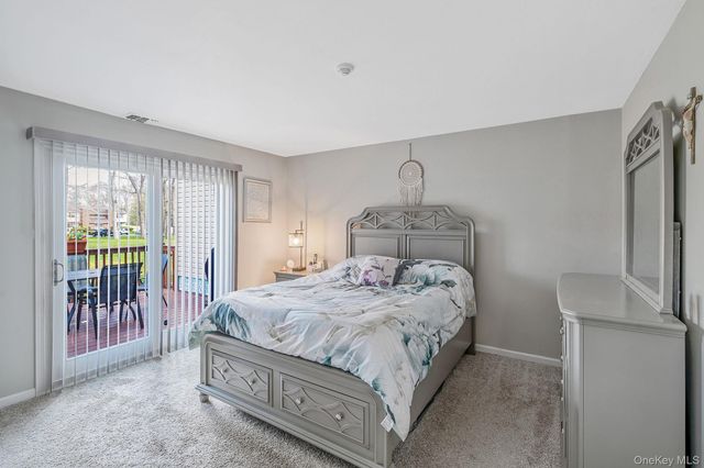 201 Lake Pointe Circle 201, Middle Island, NY 11953