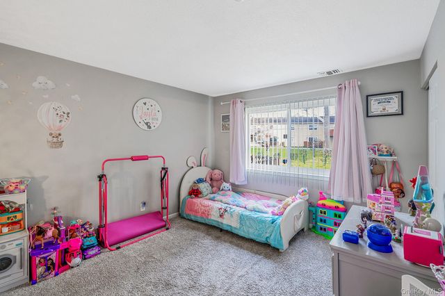 201 Lake Pointe Circle 201, Middle Island, NY 11953