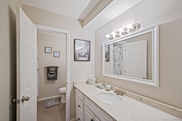 201 Lake Pointe Circle 201, Middle Island, NY 11953