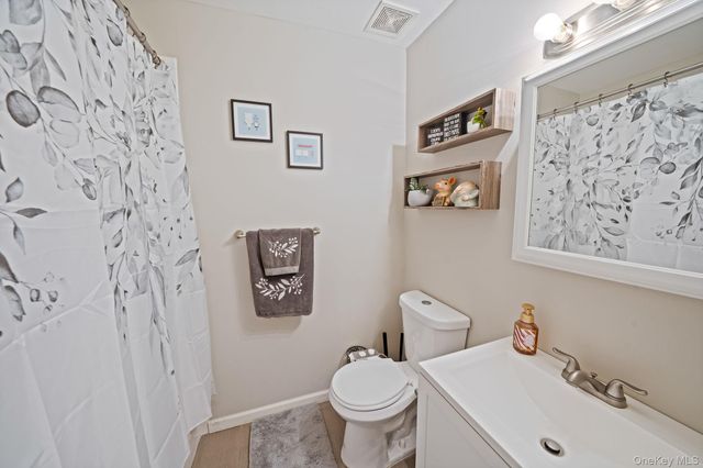 201 Lake Pointe Circle 201, Middle Island, NY 11953