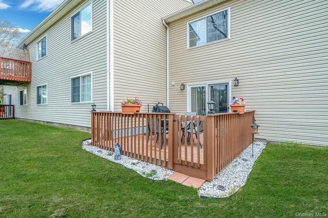 201 Lake Pointe Circle 201, Middle Island, NY 11953