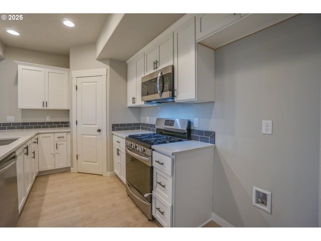 7036 N MONTGOMERY Way, Ridgefield, WA 98642