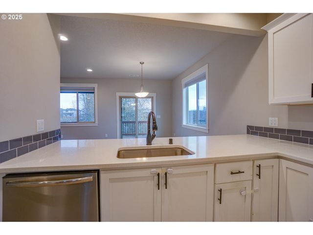 7036 N MONTGOMERY Way, Ridgefield, WA 98642