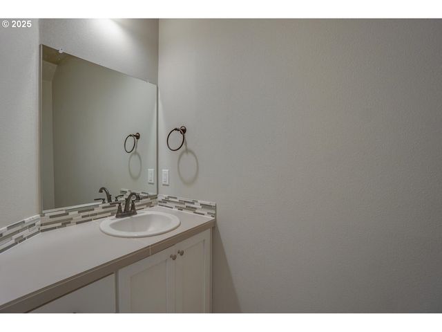 7036 N MONTGOMERY Way, Ridgefield, WA 98642