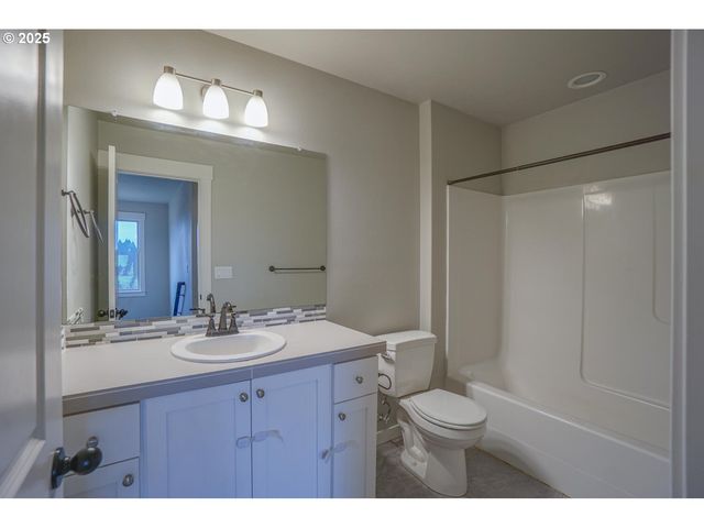 7036 N MONTGOMERY Way, Ridgefield, WA 98642