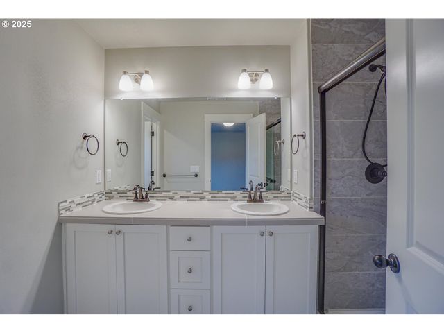 7036 N MONTGOMERY Way, Ridgefield, WA 98642