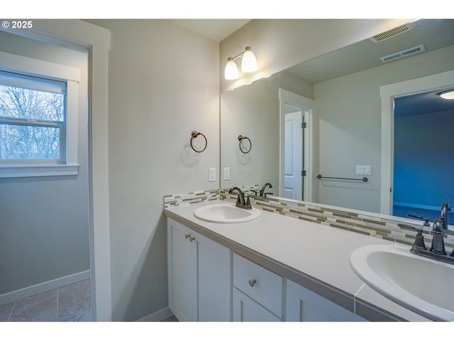 7036 N MONTGOMERY Way, Ridgefield, WA 98642