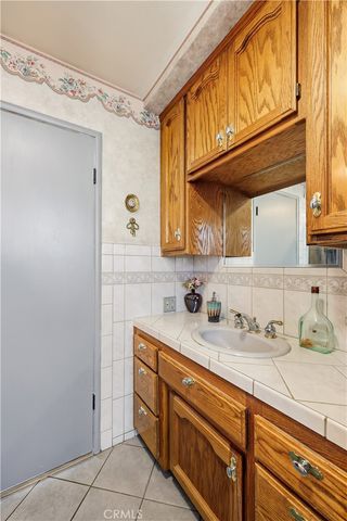 1110 V, Merced, CA 95341