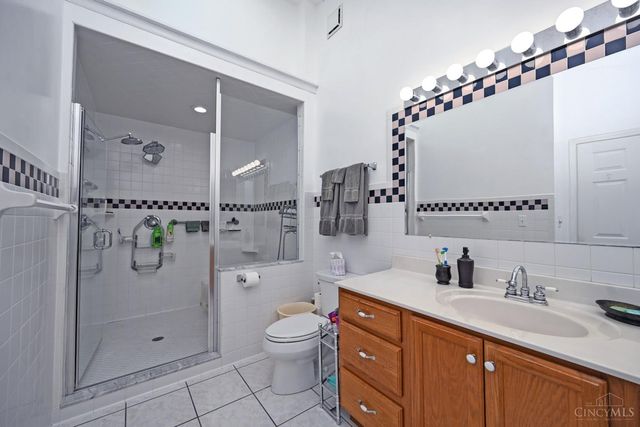 2516 Fairhill Drive, Cincinnati, OH 45239