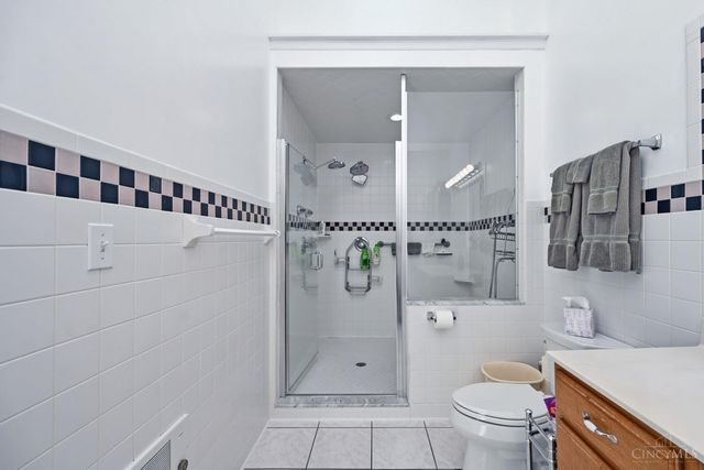 2516 Fairhill Drive, Cincinnati, OH 45239