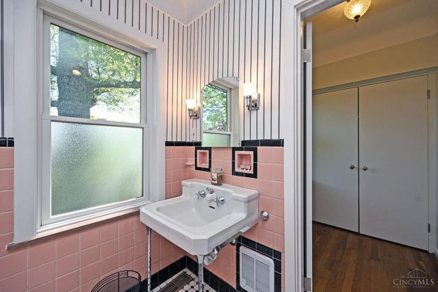 2516 Fairhill Drive, Cincinnati, OH 45239