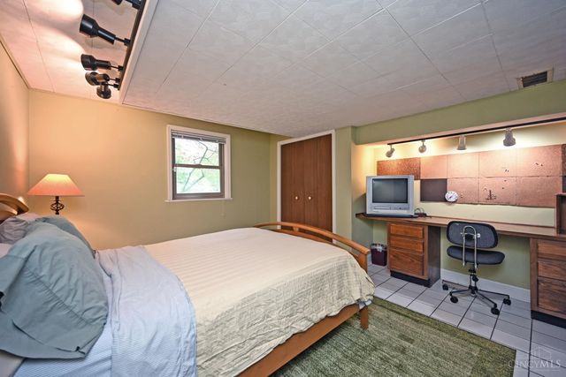 2516 Fairhill Drive, Cincinnati, OH 45239