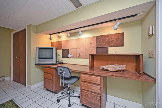 2516 Fairhill Drive, Cincinnati, OH 45239