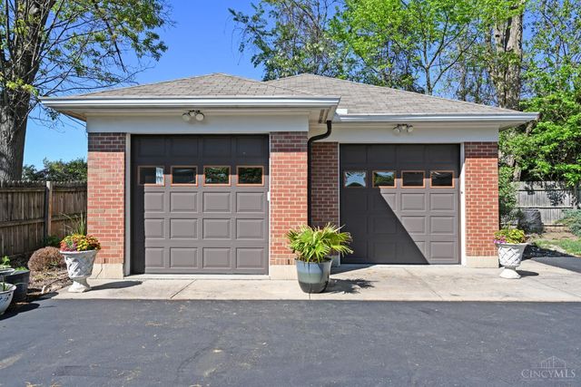 2516 Fairhill Drive, Cincinnati, OH 45239