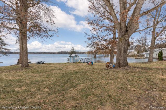 1491 Division Drive, Hartland Township, MI 48353