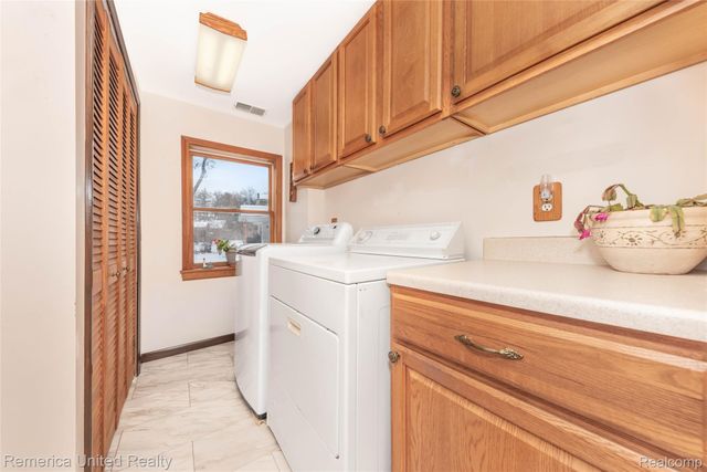 1491 Division Drive, Hartland Township, MI 48353