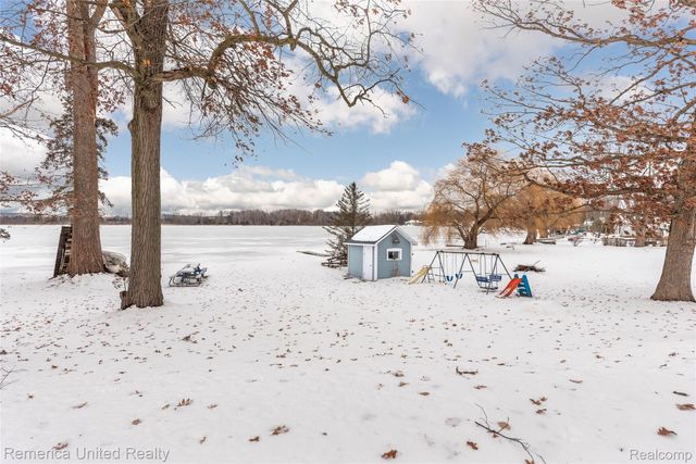 1491 Division Drive, Hartland Township, MI 48353