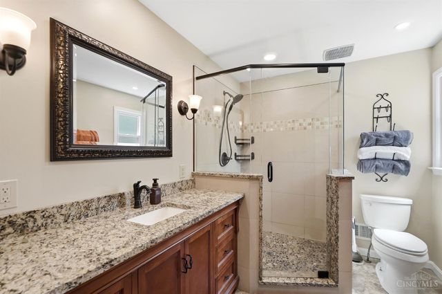 215 Compton Road, Wyoming, OH 45215