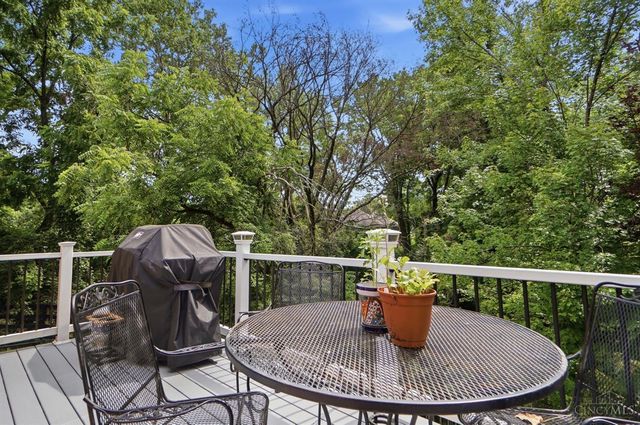 215 Compton Road, Wyoming, OH 45215