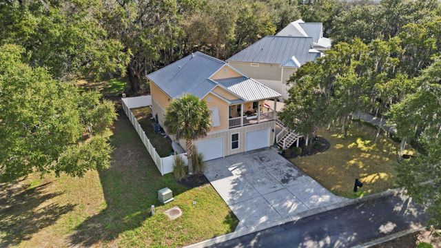 15 Flaggpoint Ln., Murrells Inlet, SC 29576