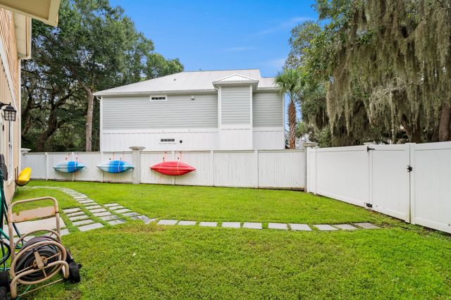 15 Flaggpoint Ln., Murrells Inlet, SC 29576