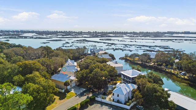 15 Flaggpoint Ln., Murrells Inlet, SC 29576