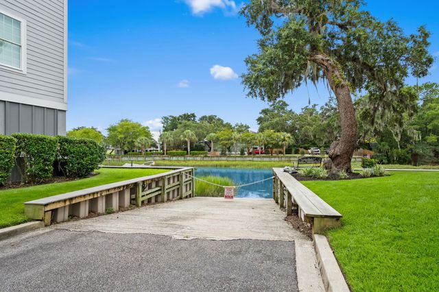 15 Flaggpoint Ln., Murrells Inlet, SC 29576