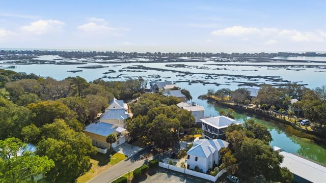 15 Flaggpoint Ln., Murrells Inlet, SC 29576