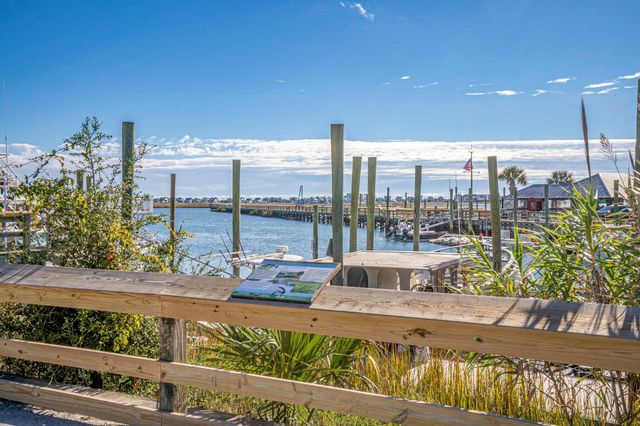 15 Flaggpoint Ln., Murrells Inlet, SC 29576