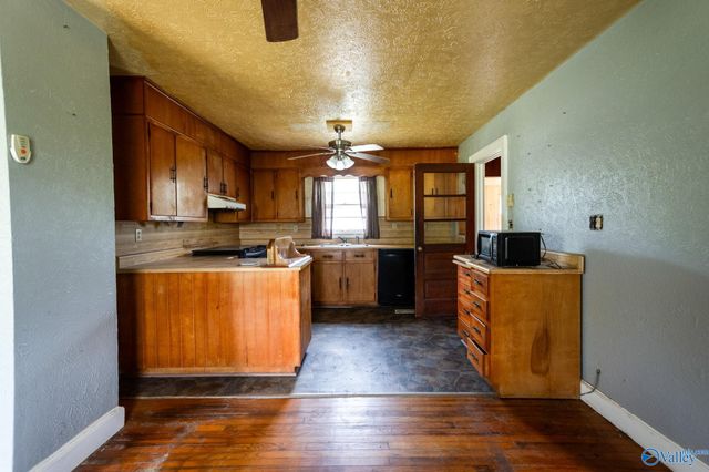 1616 Sparkman Street NW, Hartselle, AL 35640