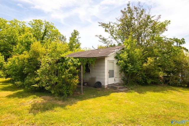 1616 Sparkman Street NW, Hartselle, AL 35640