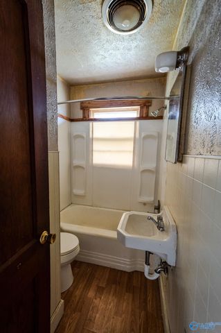 1616 Sparkman Street NW, Hartselle, AL 35640
