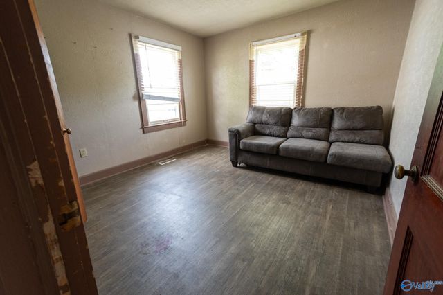 1616 Sparkman Street NW, Hartselle, AL 35640