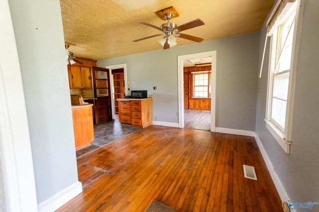 1616 Sparkman Street NW, Hartselle, AL 35640
