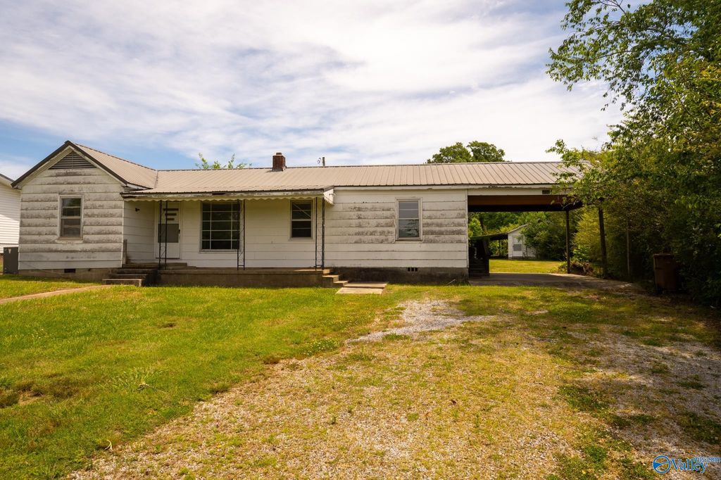1616 Sparkman Street NW, Hartselle, AL 35640