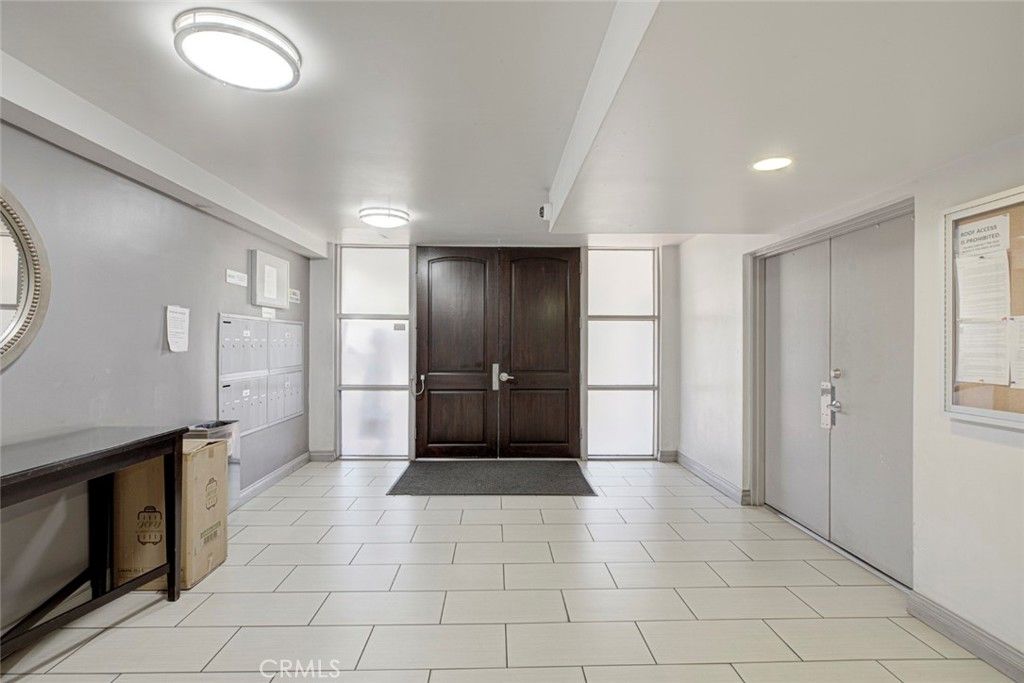 1037 N Vista, Los Angeles, CA 90046 — photo 2