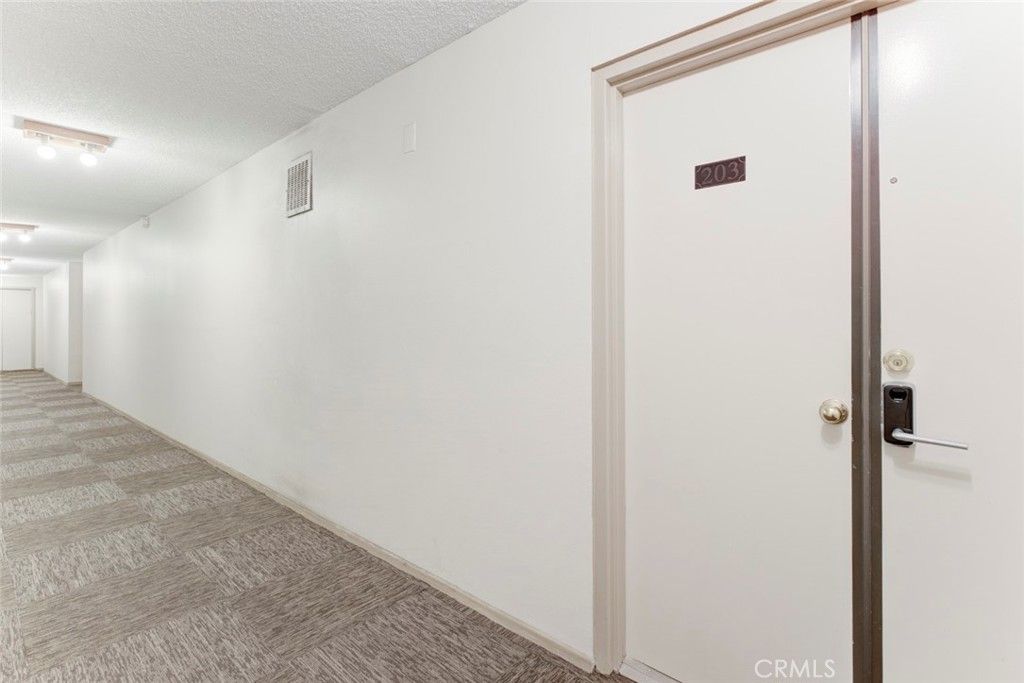1037 N Vista, Los Angeles, CA 90046 — photo 5