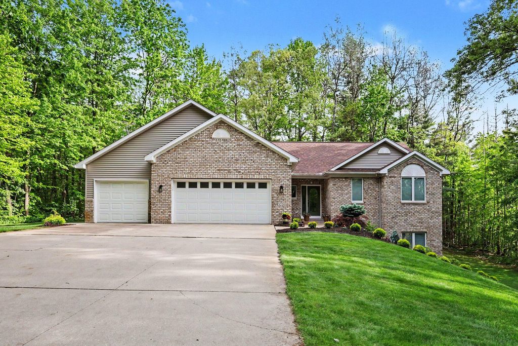 5224 Bonasa Drive NE, Rockford, MI 49341