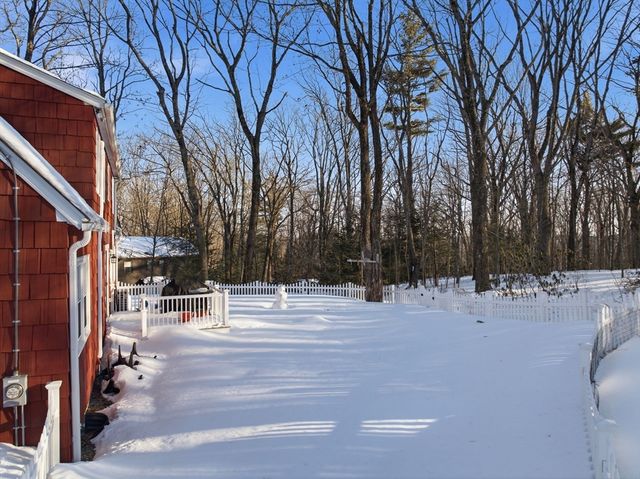 141 Bickford Hill Rd, Gardner, MA 01440