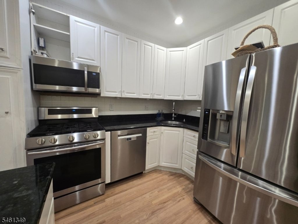 1098 Oakcroft Ln, Franklin Twp., NJ 08873 — photo 2