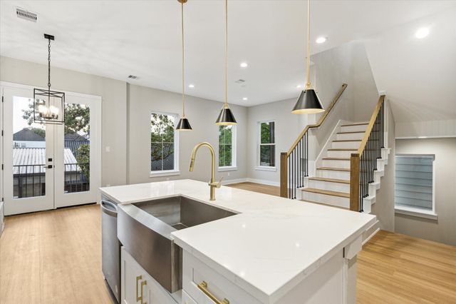 812 Thornton Street D, Houston, TX 77018