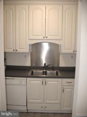 4023 18TH RD N #2, Arlington, VA 22207