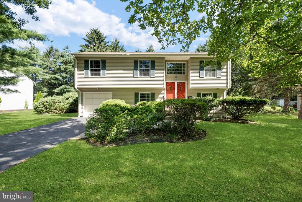 45 LINDEN LN, Plainsboro, NJ 08536